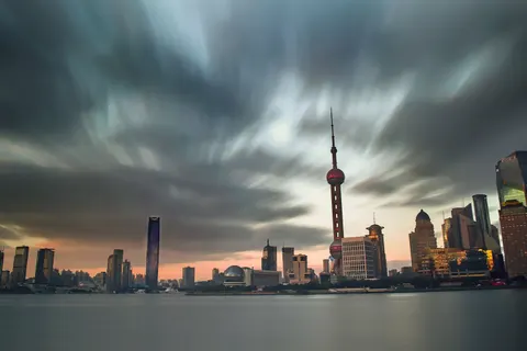 خلفية شنغهاي ليلاً بدقة 4K · city · 3840×2560