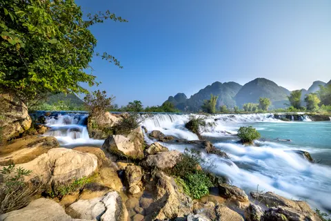 Papel de parede Cachoeira tropical 4K · tropical · 3840×2561