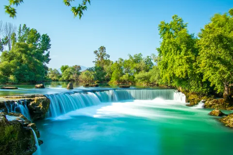والپیپر آبشار استوایی با کیفیت 4K · tropical · 3840×2560