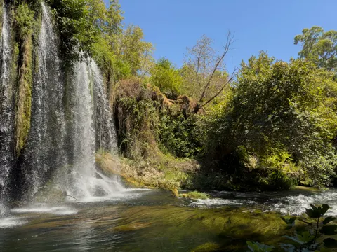 والپیپر آبشار استوایی با کیفیت 4K · tropical · 3840×2880