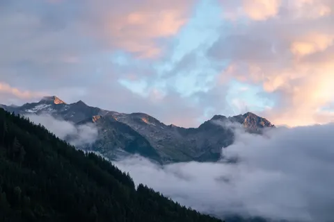 산맥 4K 배경화면 · mountains · 3840×2560
