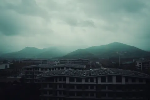 Hình nền Núi u tối 4K · dark · 3840×2560