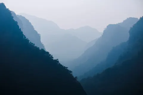 Hình nền Núi u tối 4K · dark · 3840×2560