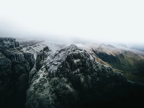Wallpaper Pegunungan gelap 4K · dark · 3840×2880