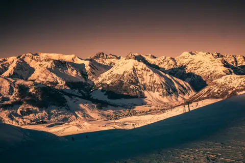 Bergkette 4K Hintergrundbild · mountains · 3840×2560