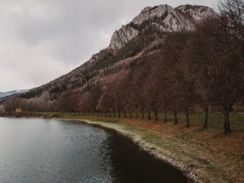 Donkere bergen 4K-achtergrond · dark · 3840×2880