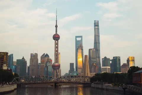 والپیپر شانگهای در شب با کیفیت 4K · city · 3840×2560