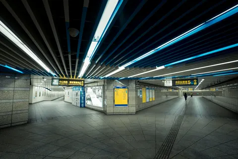 Neon Tunnel 4K Wallpaper · neon · 3840×2561