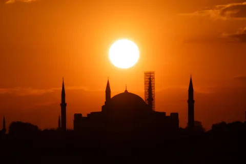 Golden Sunset 4K Wallpaper · sunset · 3840×2560