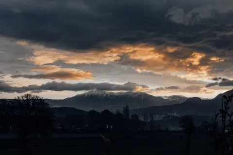 Sunset Mountains 4K Wallpaper · sunset · 3840×2560