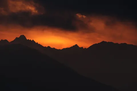 Sunset Mountains 4K Wallpaper · sunset · 3840×2560