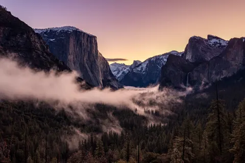 Fond d'écran Chaîne de montagnes 4K · mountains · 3840×2561