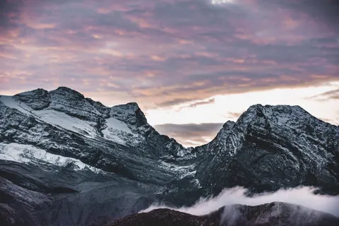 خلفية سلسلة جبال بدقة 4K · mountains · 3840×2560