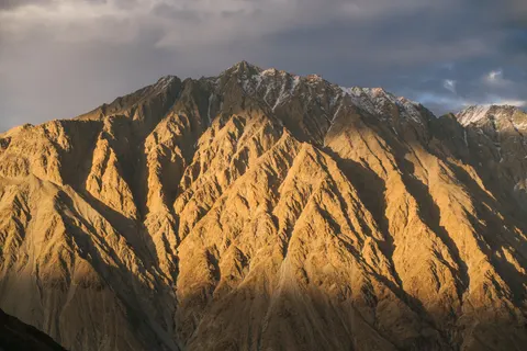 Papel de parede Cordilheira 4K · mountains · 3840×2561