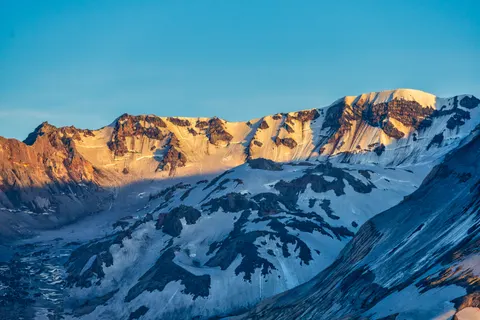 Bergkette 4K Hintergrundbild · mountains · 3840×2560