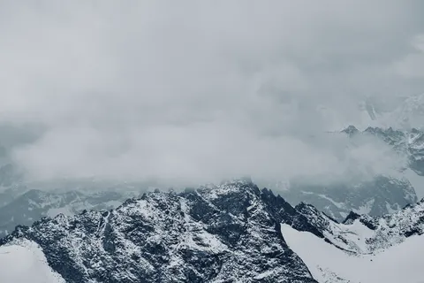 Winter Mountains 4K Wallpaper · winter · 3840×2560