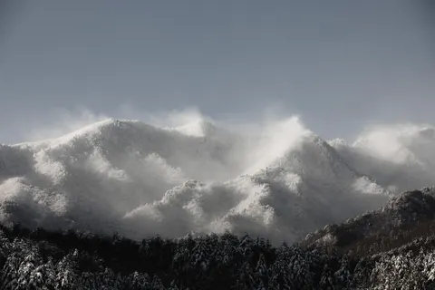 Winter Mountains 4K Wallpaper · winter · 3840×2560