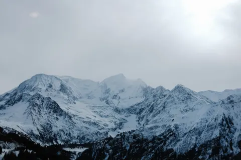 Winter Mountains 4K Wallpaper · winter · 3840×2560