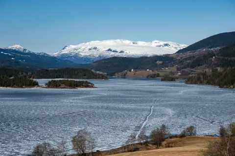 Winter Lake 4K Wallpaper · winter · 3840×2555