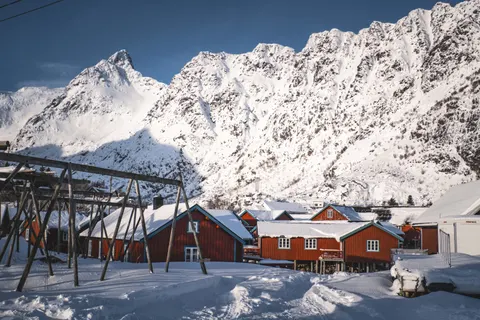 Winter Cabin 4K Wallpaper · winter · 3840×2560