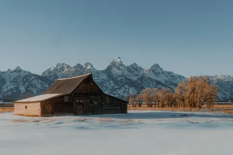 Winter Cabin 4K Wallpaper · winter · 3840×2560