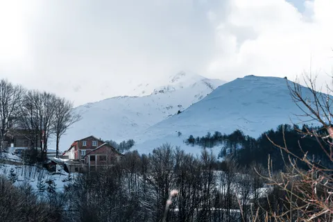 Winter Cabin 4K Wallpaper · winter · 3840×2560