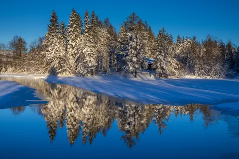 Winter Cabin 4K Wallpaper · winter · 3840×2560