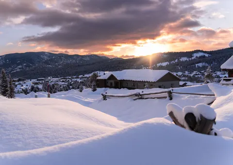 Winter Cabin 4K Wallpaper · winter · 3840×2727