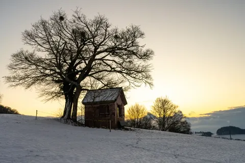 Winter Cabin 4K Wallpaper · winter · 3840×2560