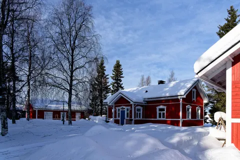 Winter Cabin 4K Wallpaper · winter · 3840×2560