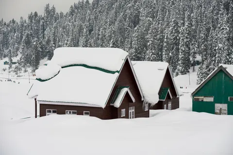 Winter Cabin 4K Wallpaper · winter · 3840×2560