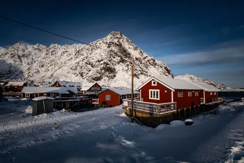 Winter Cabin 4K Wallpaper · winter · 3840×2560