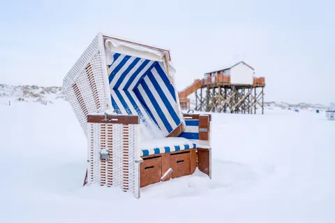 Winter Cabin 4K Wallpaper · winter · 3840×2555