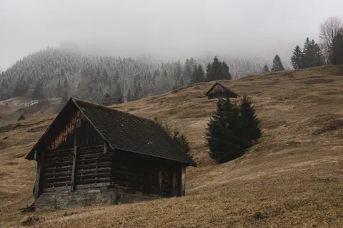 Winter Cabin 4K Wallpaper · winter · 3840×2563