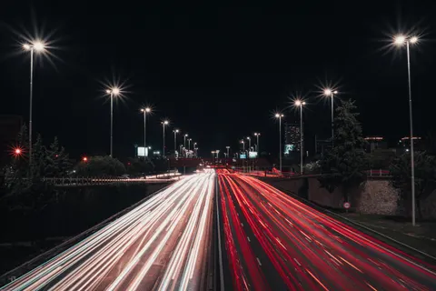خلفية مسارات الضوء بدقة 4K · city · 3840×2560