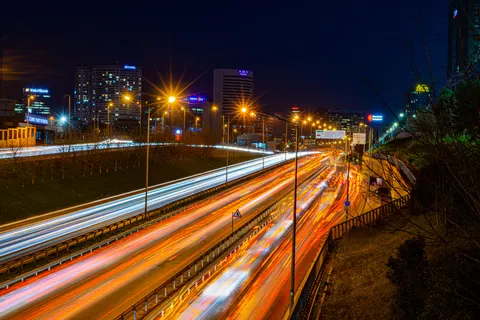 Lichtsporen 4K-achtergrond · city · 3840×2563