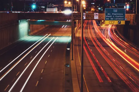 Lichtsporen 4K-achtergrond · city · 3840×2560