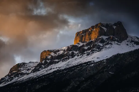 Fond d'écran Chaîne de montagnes 4K · mountains · 3840×2560