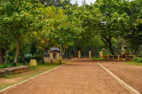 Autumn Park 4K Wallpaper · autumn · 3840×2560