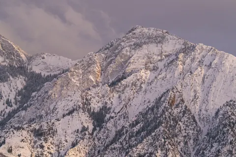 Fond d'écran Chaîne de montagnes 4K · mountains · 3840×2560