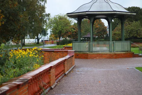 Autumn Park 4K Wallpaper · autumn · 3840×2560
