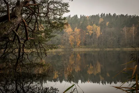 Autumn Lake 4K Wallpaper · autumn · 3840×2560