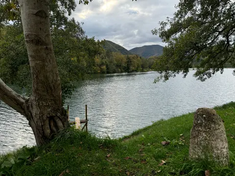 Autumn Lake 4K Wallpaper · autumn · 3840×2880