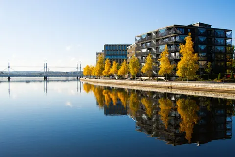 Autumn Lake 4K Wallpaper · autumn · 3840×2560