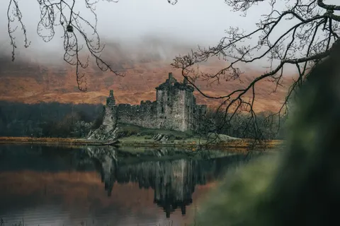 Autumn Lake 4K Wallpaper · autumn · 3840×2560