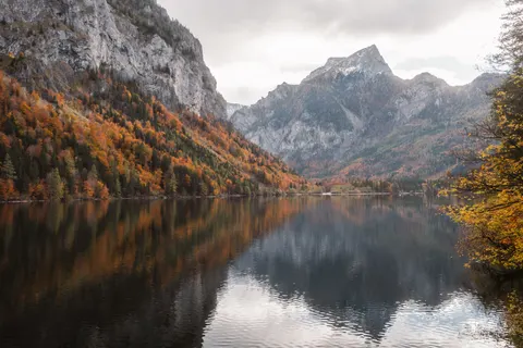 Autumn Lake 4K Wallpaper · autumn · 3840×2561
