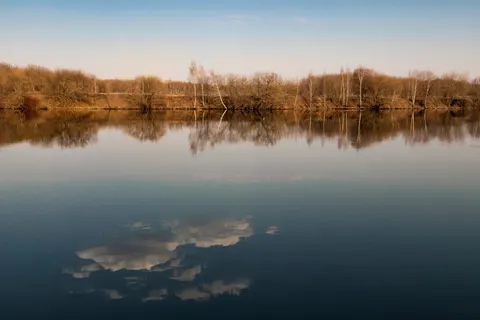 Autumn Lake 4K Wallpaper · autumn · 3840×2560