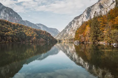 Autumn Lake 4K Wallpaper · autumn · 3840×2561