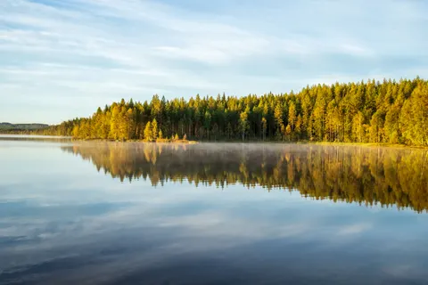 Autumn Lake 4K Wallpaper · autumn · 3840×2560