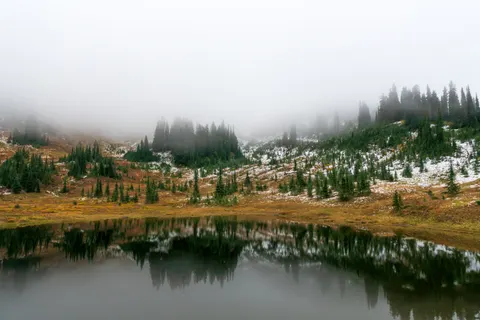 Autumn Lake 4K Wallpaper · autumn · 3840×2560